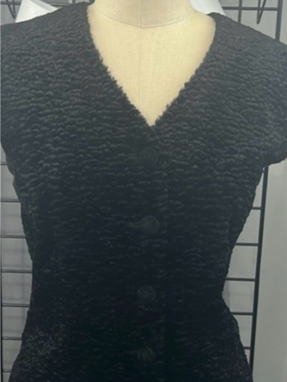 Vintage Vegan Shearling Vest from DONCATER. Lined. Expert craftsmanship. EUC